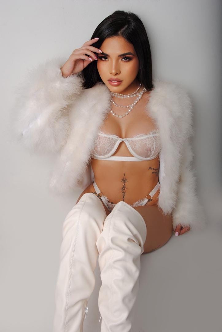 Valeria, mannequin de luxe à Ibiza